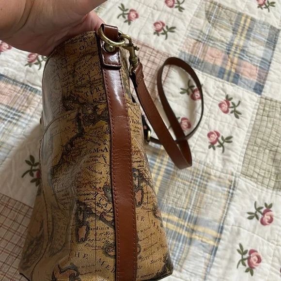 Patricia Nash European Map 13” x 10” x 5”leather adjustable strap crossbody bag - Picture 4 of 13